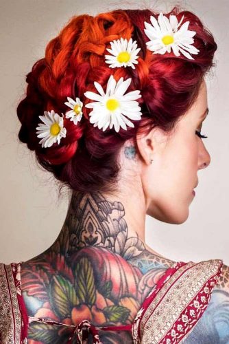 Stunning Medium Hair Updos For Romantic Mood Picture 2