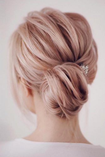 Stunning Medium Hair Updos For Romantic Mood Picture 4