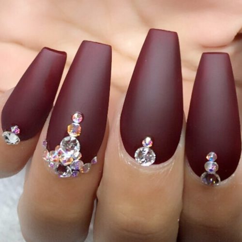 Stylish Matte Burgundy Nails With Rhinestones #mattenails #rhinestonesnails 