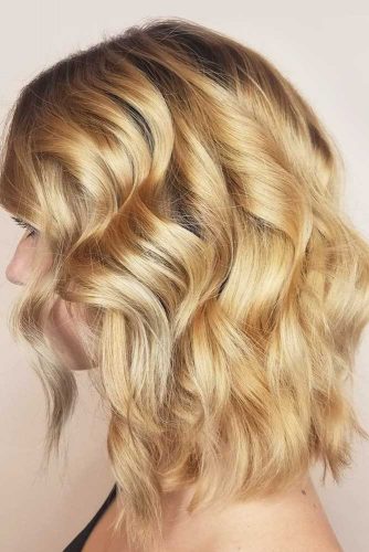 Trendy Beach Wavy Hairstyles Sandy Color #beachhairstyles #wavyhair #mediumlengthhairstyles #longbob #sandycolor