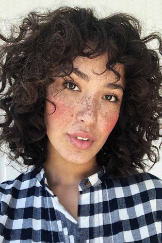 Trendy Curly Brunette Bob Hairstyle With Bangs #shorthaircuts #curlyhair #brunettebob