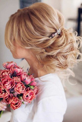 Updos For Wavy Hair picture1