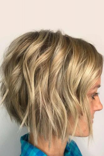 Wavy Bob For Blonde Girls Sandy Color #shorthairstyles #hairstyles #wavyhair #bobhaircut #sandyhair 