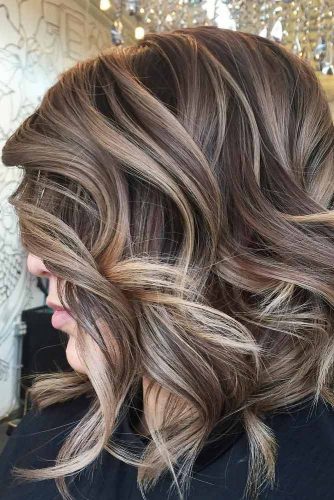 Wavy Bob Haircut with Dark Blonde Hair Color picture2