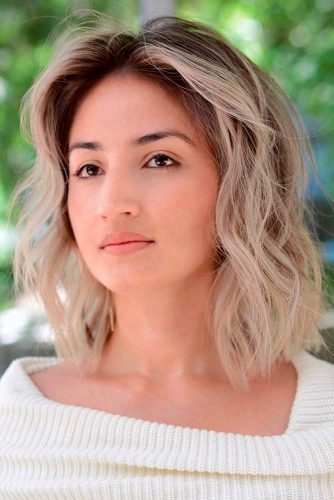 Peinados Bob ondulados con raya media #wavyhairstyles #shoulderlengthhair