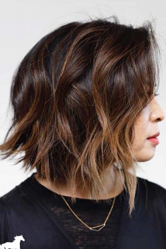 Wavy Long Bob With Chestnut Highlights #shoulderlengthhair #longbob #hairstyles #wavyhair #chestnuthighlights