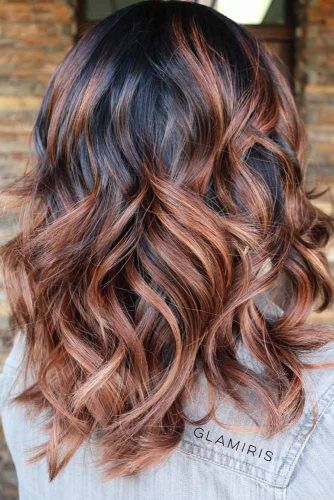 Wavy Medium Hairstyles #mediumlengthhairstyles #mediumhair #layeredhair #hairstyles