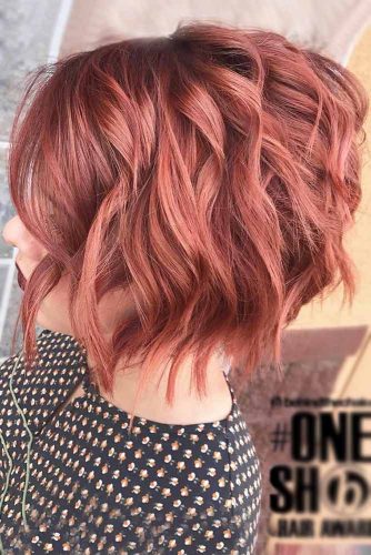 Wavy Medium Length Inverted Bob picture2