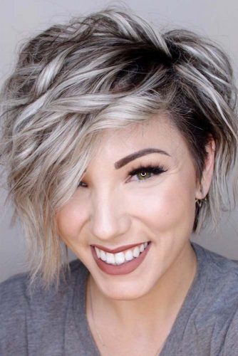 Wavy Pixie For Blonde Girls With Grey Highlights #shorthairstyles #hairstyles #wavyhair #pixiehaircut #greyhighlights 