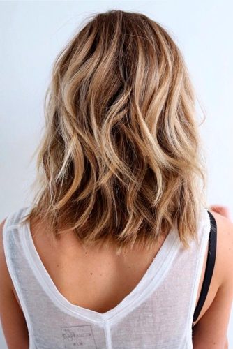  Wavy, Shoulder Length Cut