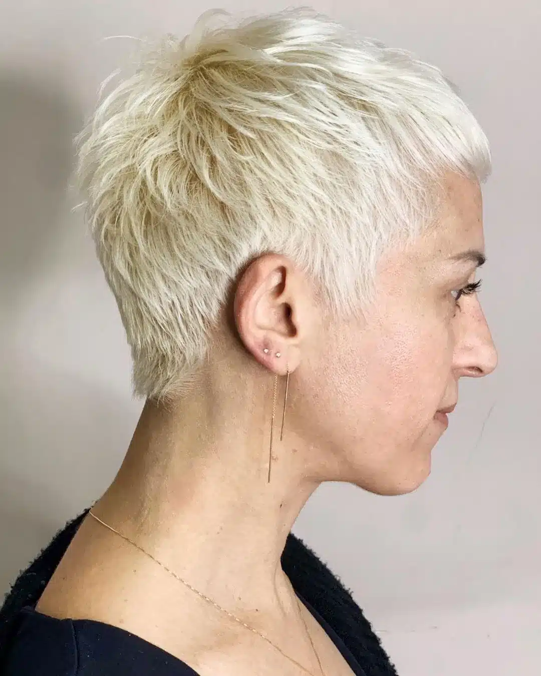 very-short-platinum-blonde-textured-pixie