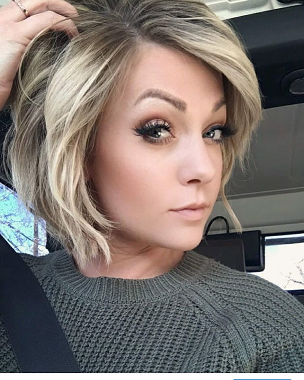 Side-Part-Blonde-Bob Best New Bob Hairstyles 2019 