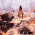 string-lights-decoration-in-the-bedroom-boho-pil