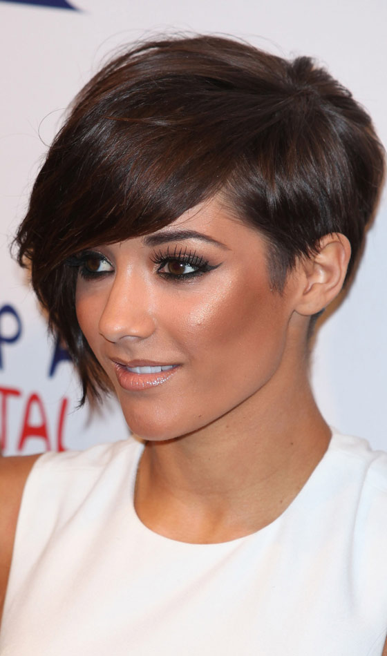 Short-Crop-and-Side-Bangs-Hairstyles-For-Women