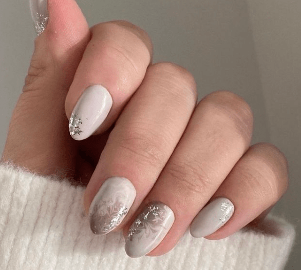 simple nude holiday nail design