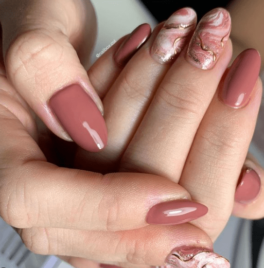 warm-pink-marble-christmas-nail-designs