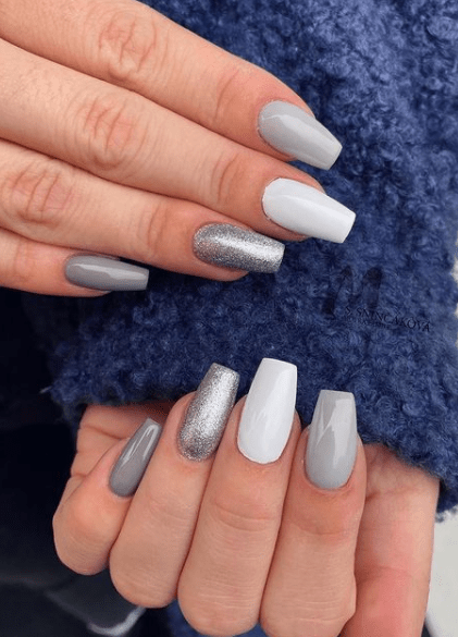 white and silver holiday nail ideas