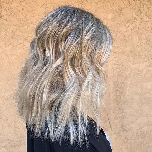 Medium Layered Hair in Blonde