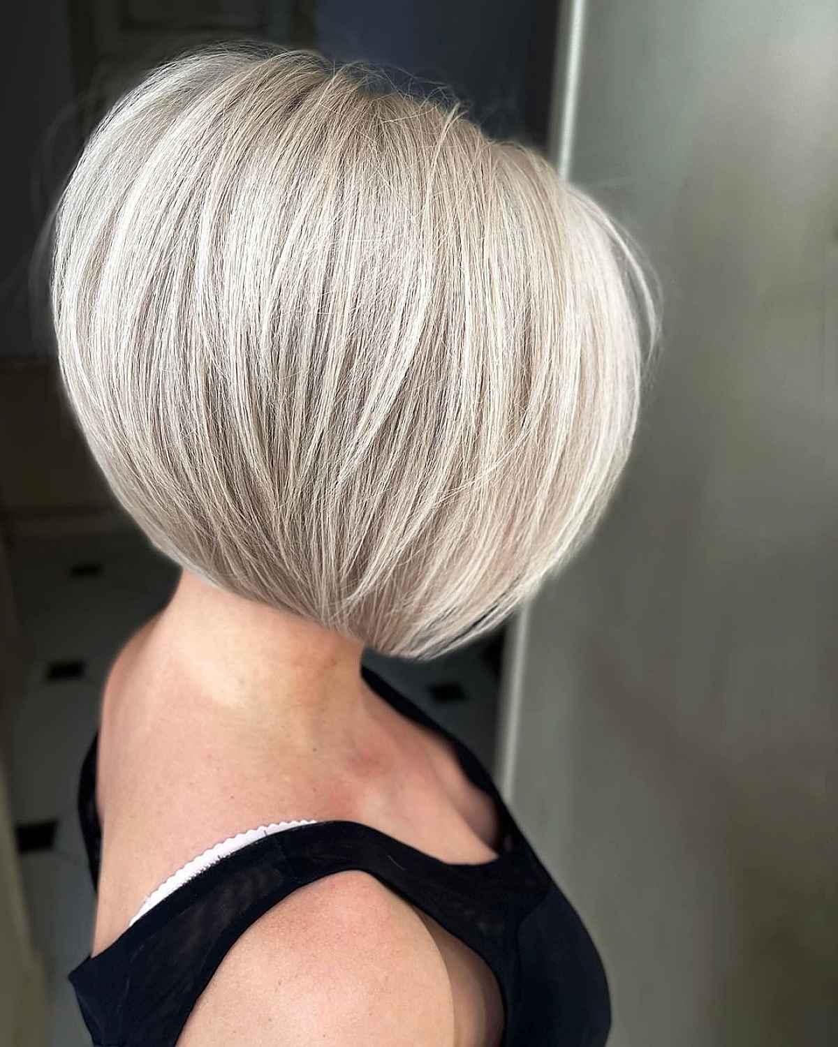 beautiful blonde stacked bob cut