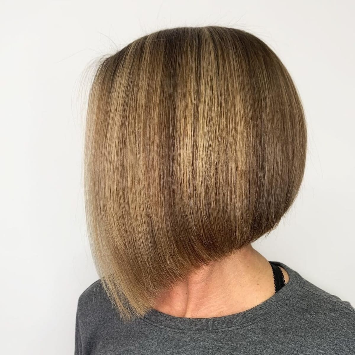 Short inverted bronde bob