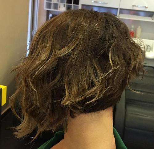 asymmetrical bob for wavy hair