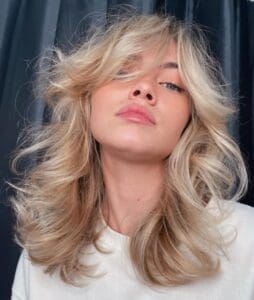 28 Feathered Hair Looks Cut in a Stylish Way