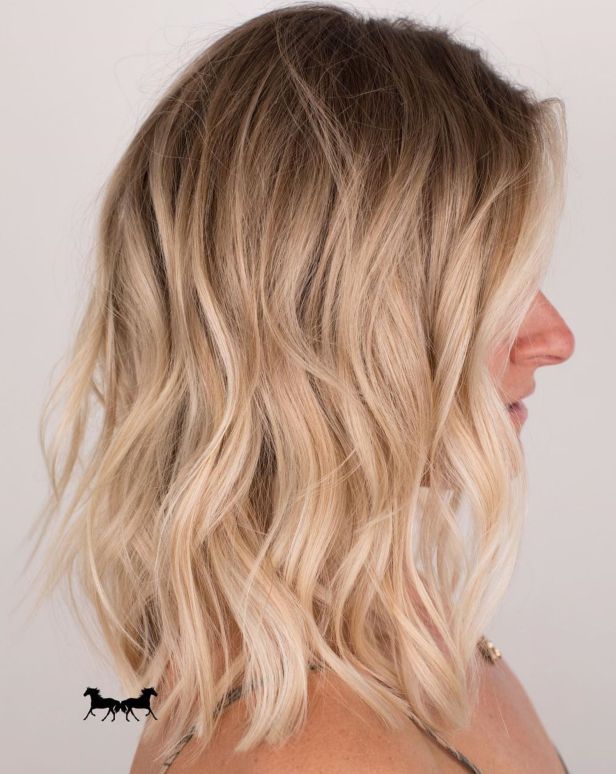 Medium Wavy Blonde Hair With Shadow Roots