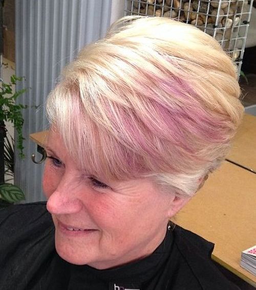 short blonde layered hairstyle