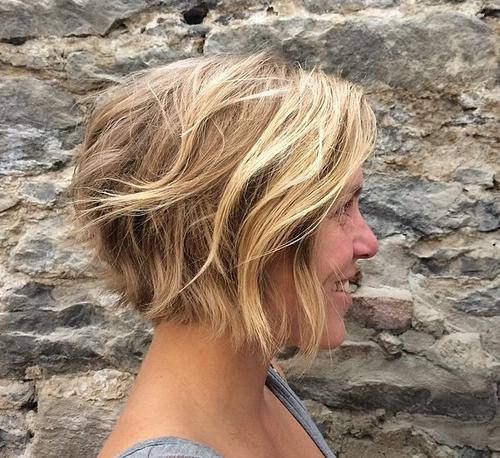 short messy blonde bob