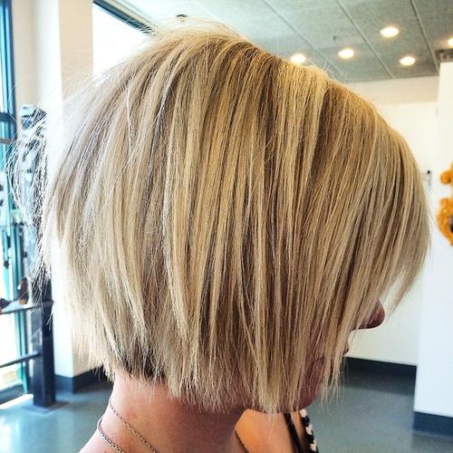 short shaggy blonde bob