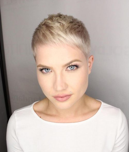 47 Current Ideas of Most Flattering Short Hairstyles for Round Faces