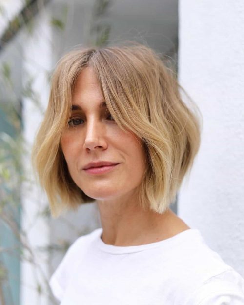 16 Best Short Hairstyles For Women Over 40 In 2023