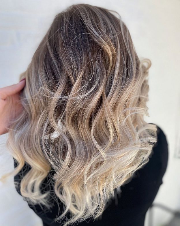 Blonde Hair with Dark Roots: 30+ Stunning Styles