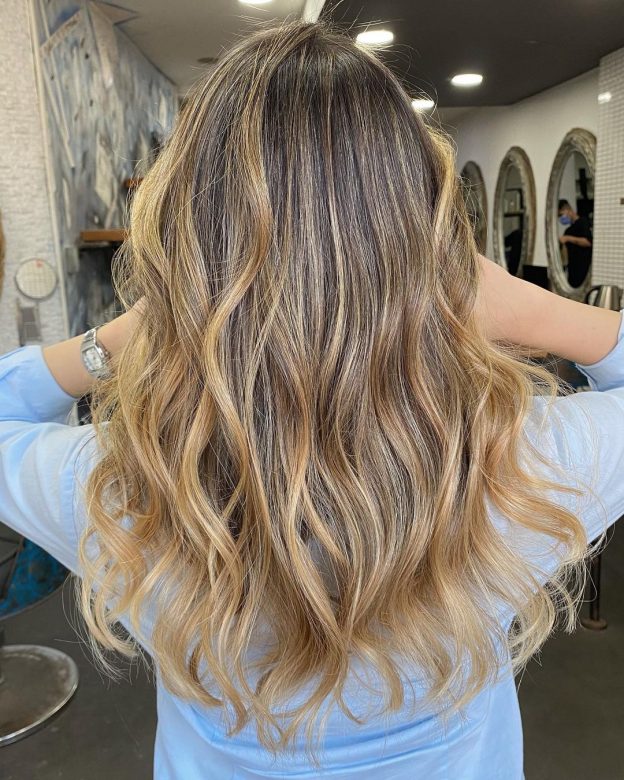 Blonde Hair with Dark Roots: 30+ Stunning Styles