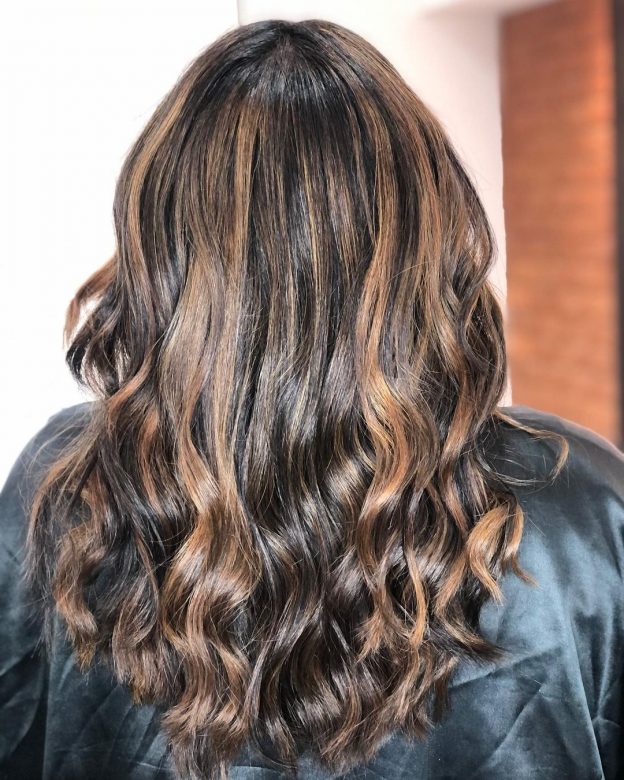 Blonde Hair with Dark Roots: 30+ Stunning Styles