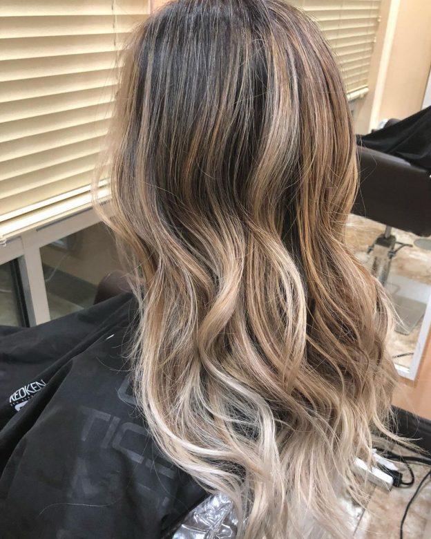 Blonde Hair with Dark Roots: 30+ Stunning Styles