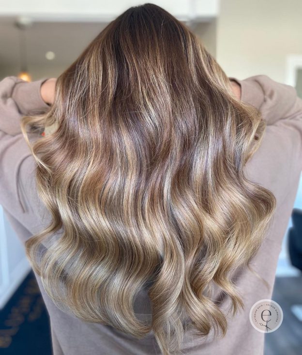 Blonde Hair with Dark Roots: 30+ Stunning Styles