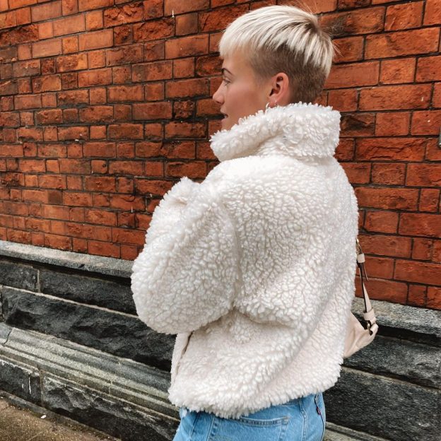 Blonde Hair with Dark Roots: 30+ Stunning Styles