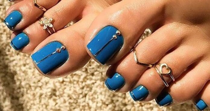 20-CUTE-SIMPLE-SUMMER-TOENAIL-DEISGNS-FOR-2022