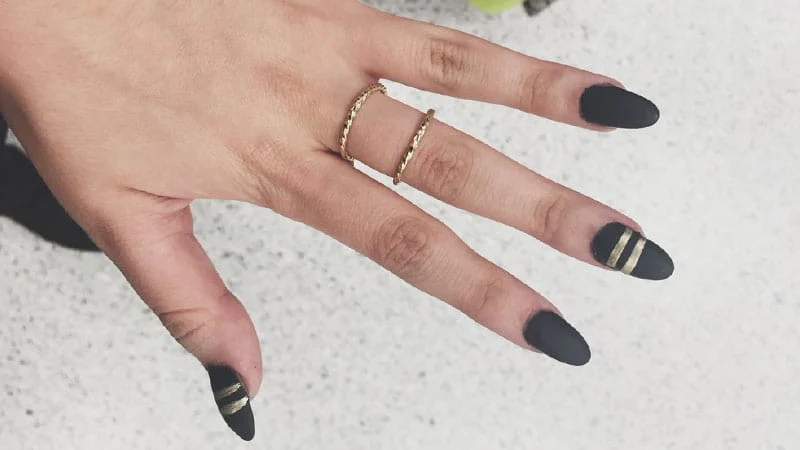 Black-and-Gold-Almond-Shaped-Nails