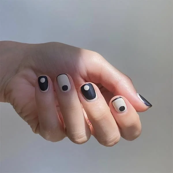 Black-and-White-Design_Pretty-Nails_betina_goldstein-