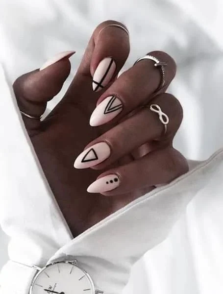Black-and-White-Geometric-Nails-1