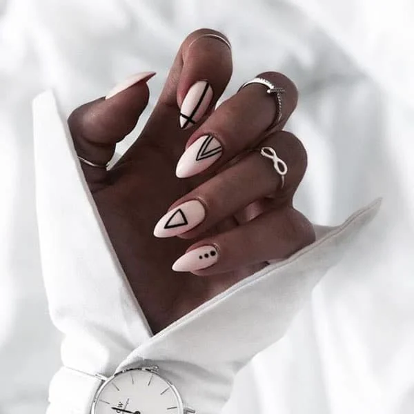 Black-and-White-Geometric-Nails