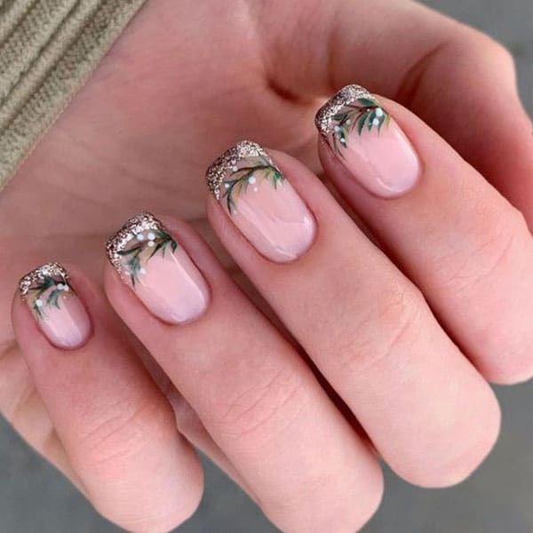 Christmas-Nail-Tips-Design