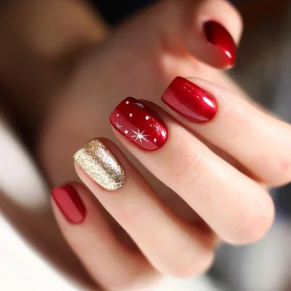 Christmas-Red-and-Gold-Nails