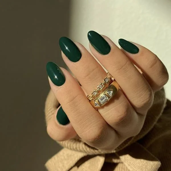 Dark-Green-Nails-1