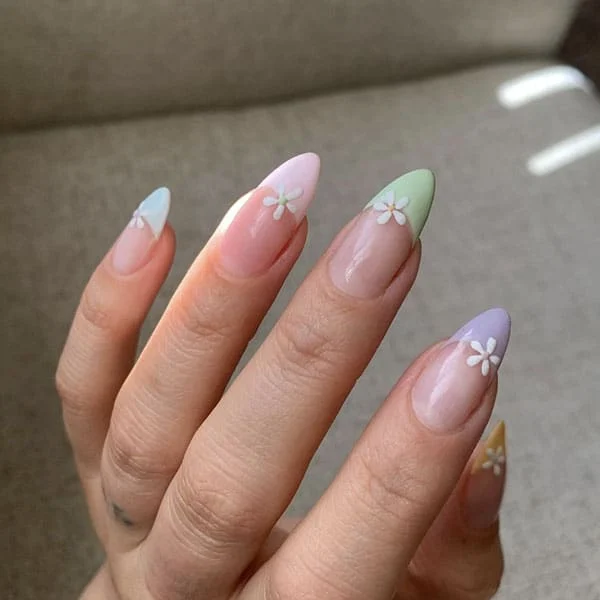 Florals-with-Pastel-French-Manicure_Pretty-Nails_banicured_