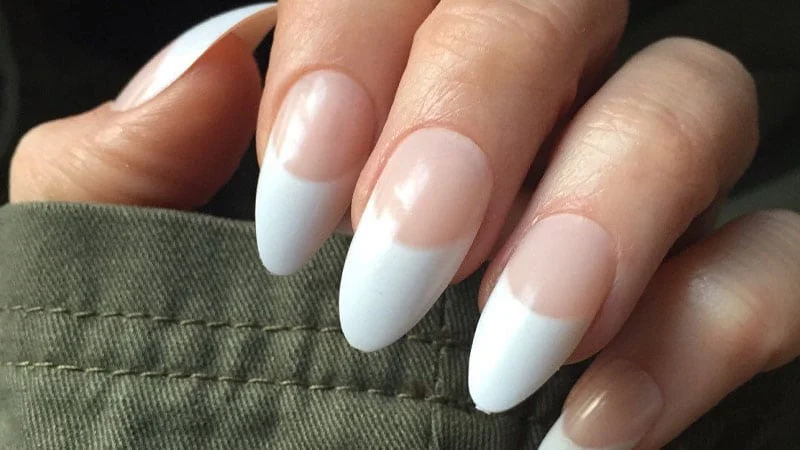 French-Almond-Shaped-Nails