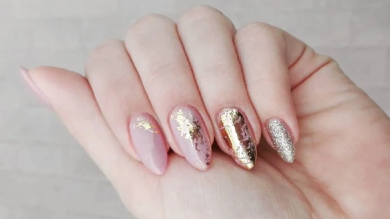 Gold-and-Pink-Almond-Shaped-Nails