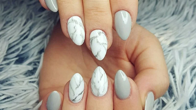 Marble-Almond-Shaped-Nails